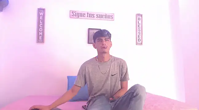 harrytomson 1 online show from December 15, 2024, 2:27 pm