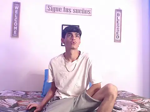 harrytomson 1 online show from January 24, 2025, 3:32 am