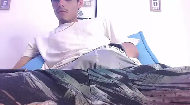 harrytomson 1 online show from February 18, 2025, 2:27 pm