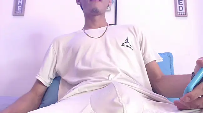 harrytomson 1 online show from February 22, 2025, 8:31 pm