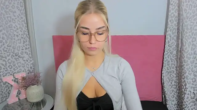 KristyHoney online show from November 15, 2025, 9:11 pm