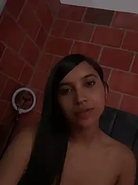 RoxyRoss  online show from March 16, 2025, 4:52 am