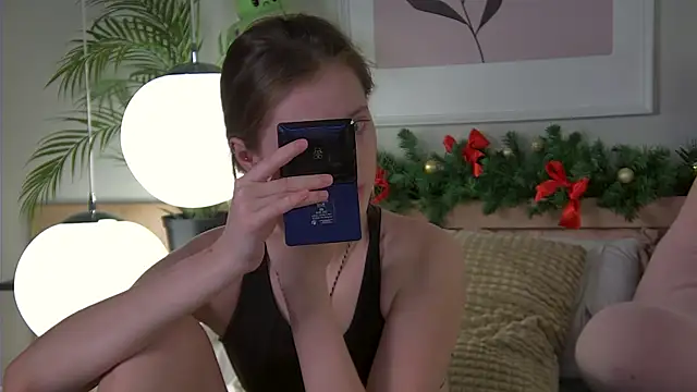 Snapshot of AshleyDouglas chatting on December 16, 2024, 4:45 am AshleyDouglas online show from December 16, 2024, 4:45 am