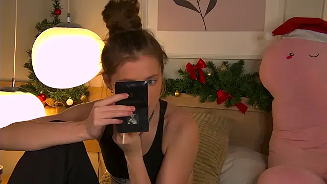 Snapshot of AshleyDouglas chatting on January 3, 2025, 7:27 am AshleyDouglas online show from January 3, 2025, 7:27 am