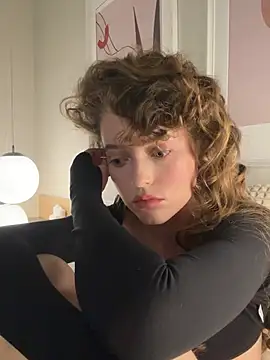 Snapshot of AshleyDouglas chatting on March 9, 2025, 7:34 am AshleyDouglas online show from March 9, 2025, 7:34 am