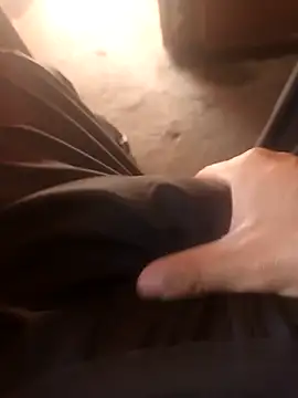 Snapshot of ElBati492 chatting on October 6, 2025, 5:10 pm ElBati492 online show from October 6, 2025, 5:10 pm