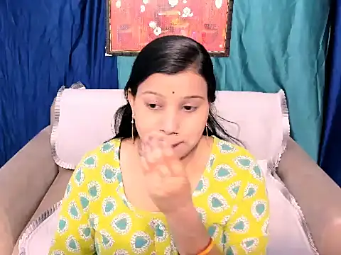 kendracox21 online show from April 14, 2026, 4:07 am