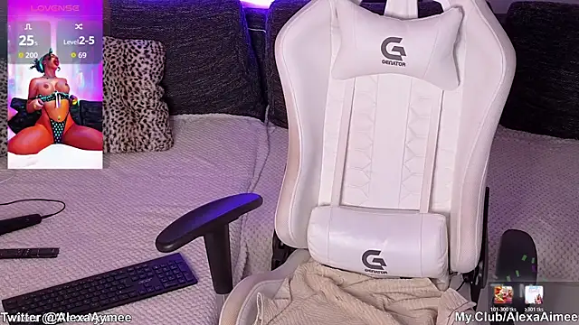 AlexaAimee online show from March 25, 2026, 10:10 am