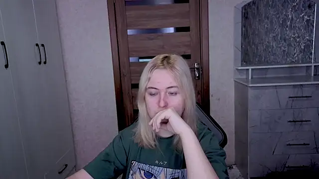 Kristy-Max online show from March 26, 2026, 3:12 am