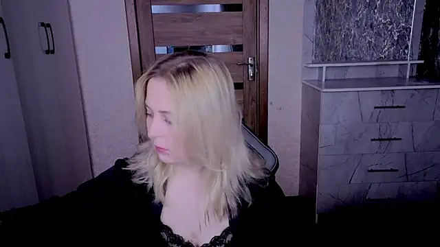 Snapshot of Kristy-Max chatting on May 23, 2026, 9:19 pm Kristy-Max online show from May 23, 2026, 9:19 pm