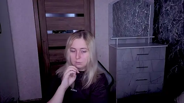 Snapshot of Kristy-Max chatting on May 25, 2026, 1:44 am Kristy-Max online show from May 25, 2026, 1:44 am