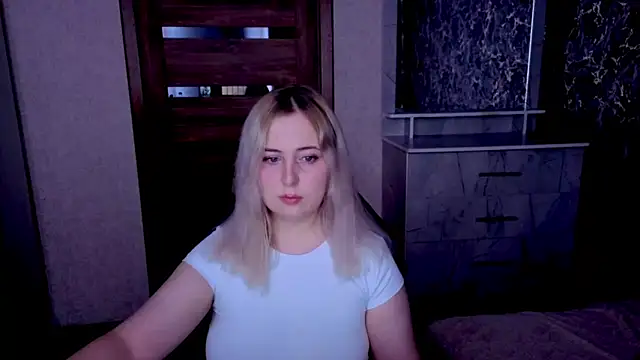 Snapshot of Kristy-Max chatting on June 5, 2026, 7:19 pm Kristy-Max online show from June 5, 2026, 7:19 pm