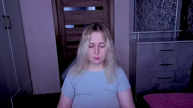 Snapshot of Kristy-Max chatting on June 9, 2026, 8:31 pm Kristy-Max online show from June 9, 2026, 8:31 pm