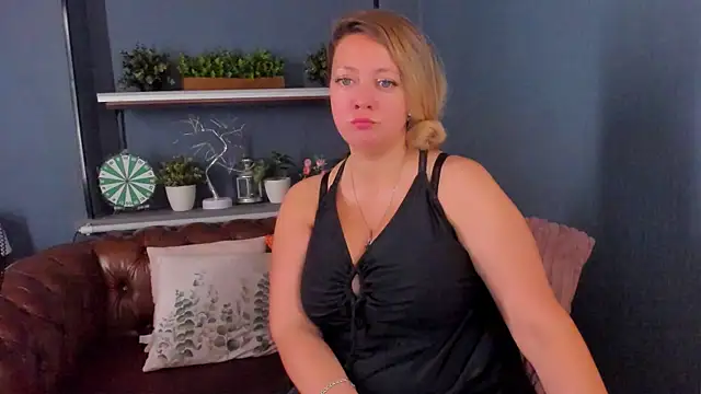 JesiaFoxi online show from September 11, 2025, 10:37 am