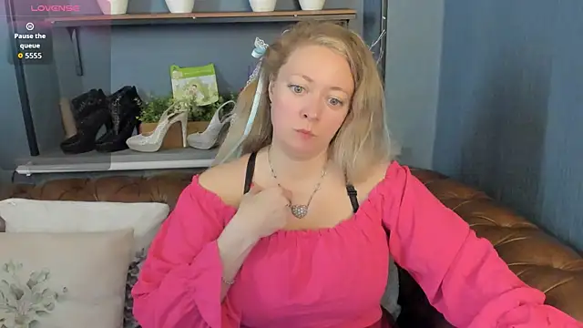 Snapshot of JesiaFoxi chatting on June 3, 2026, 9:34 am JesiaFoxi online show from June 3, 2026, 9:34 am
