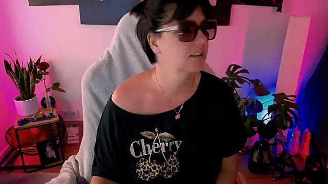 Snapshot of NatiLove35 chatting on June 12, 2026, 5:28 am NatiLove35 online show from June 12, 2026, 5:28 am