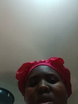 Snapshot of queenxdede chatting on June 9, 2026, 5:57 pm queenxdede online show from June 9, 2026, 5:57 pm