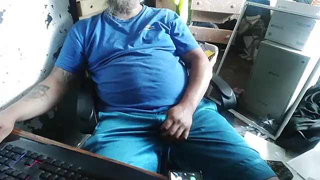 Snapshot of slickwill123 chatting on June 21, 2026, 4:42 pm slickwill123 online show from June 21, 2026, 4:42 pm