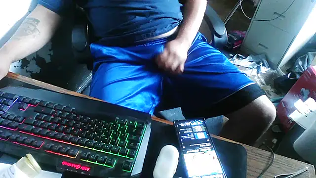 Snapshot of slickwill123 chatting on August 9, 2026, 1:27 pm slickwill123 online show from August 9, 2026, 1:27 pm