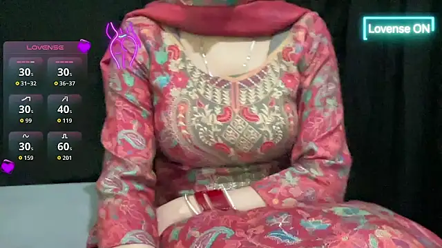 Snapshot of couple_horne chatting on March 30, 2026, 8:37 am couple horne online show from March 30, 2026, 8:37 am