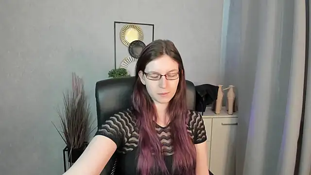 emmaxDelight online show from April 13, 2026, 5:24 am