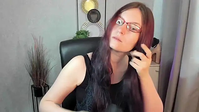 Snapshot of emmaxDelight chatting on July 13, 2026, 7:00 am emmaxDelight online show from July 13, 2026, 7:00 am