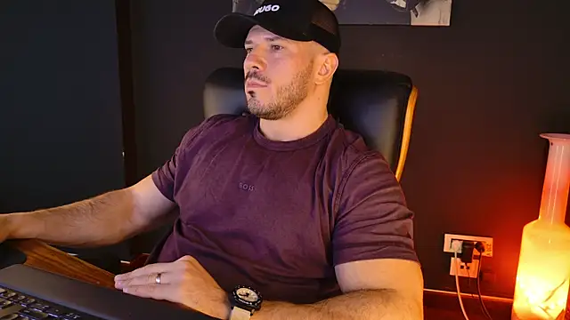 AngeloEric online show from December 15, 2025, 11:47 am