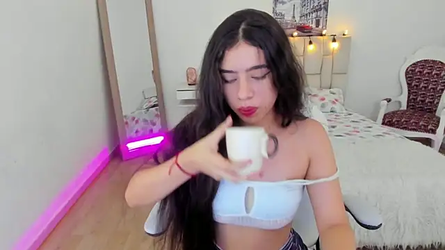 zoe turnner 18 online show from January 13, 2025, 11:19 am