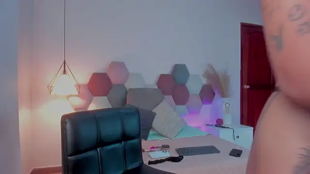 MelissaFoxx online show from February 18, 2025, 12:17 pm