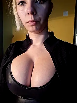 allinqueen online show from March 22, 2026, 5:16 pm