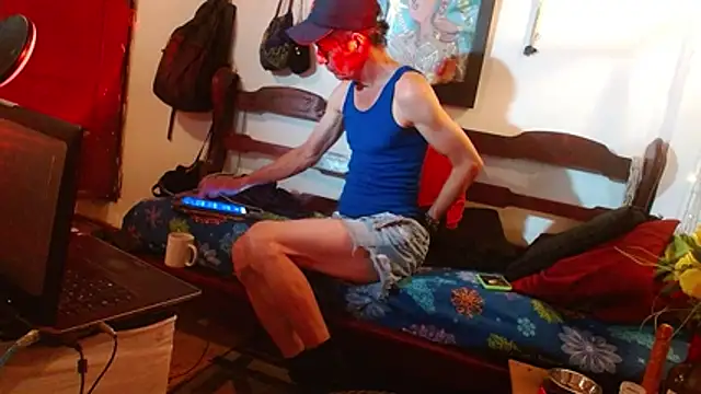 laye19 online show from February 8, 2026, 5:11 am