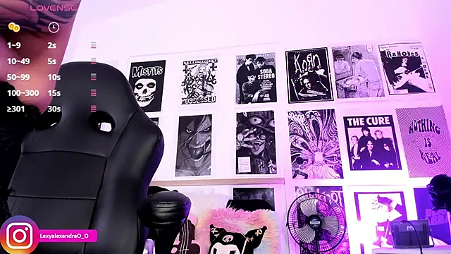 Lexyjoycce online show from April 17, 2026, 9:07 pm