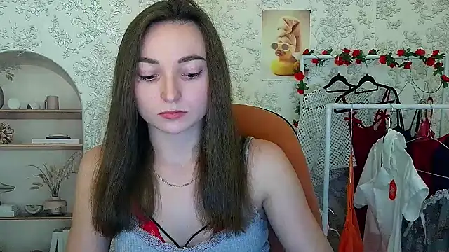  Barbie Kiss  online show from November 14, 2025, 6:28 pm