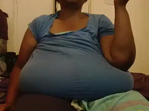 Snapshot of tinagiant chatting on February 8, 2025, 4:47 pm tinagiant online show from February 8, 2025, 4:47 pm