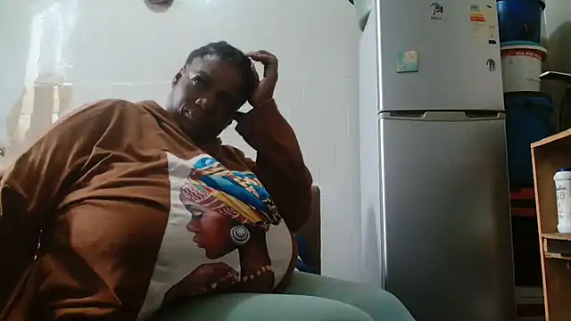 Snapshot of tinagiant chatting on February 19, 2025, 1:50 pm tinagiant online show from February 19, 2025, 1:50 pm