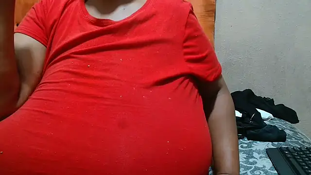 Snapshot of tinagiant chatting on September 28, 2025, 7:41 pm tinagiant online show from September 28, 2025, 7:41 pm