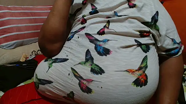 Snapshot of tinagiant chatting on October 1, 2025, 6:14 pm tinagiant online show from October 1, 2025, 6:14 pm