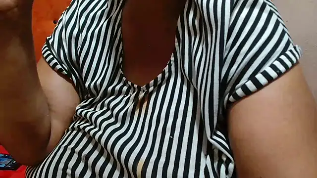 Snapshot of tinagiant chatting on October 12, 2025, 5:06 am tinagiant online show from October 12, 2025, 5:06 am