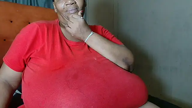 Snapshot of tinagiant chatting on February 26, 2026, 8:41 pm tinagiant online show from February 26, 2026, 8:41 pm
