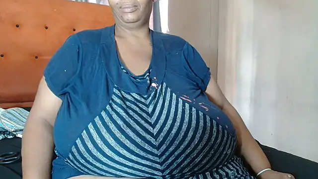 Snapshot of tinagiant chatting on March 4, 2026, 11:27 am tinagiant online show from March 4, 2026, 11:27 am