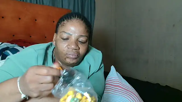 Snapshot of tinagiant chatting on March 14, 2026, 12:06 am tinagiant online show from March 14, 2026, 12:06 am