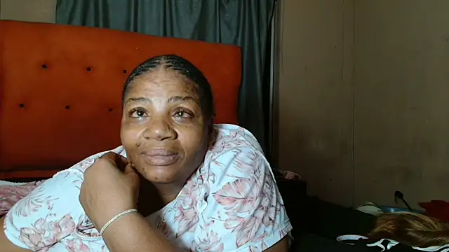 Snapshot of tinagiant chatting on April 5, 2026, 7:44 pm tinagiant online show from April 5, 2026, 7:44 pm