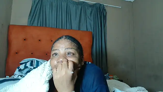 Snapshot of tinagiant chatting on April 15, 2026, 9:37 pm tinagiant online show from April 15, 2026, 9:37 pm