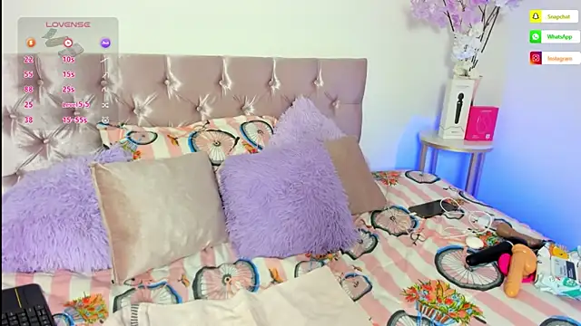 alanavega11 online show from April 9, 2026, 1:16 pm