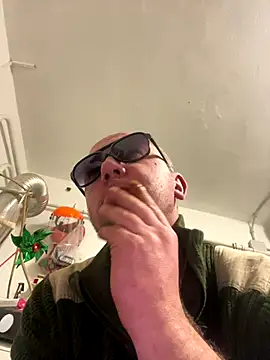 Snapshot of paul_daniel chatting on December 21, 2025, 5:31 pm paul daniel online show from December 21, 2025, 5:31 pm