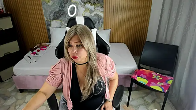 Snapshot of Danna_topless chatting on January 18, 2025, 12:04 pm Danna topless online show from January 18, 2025, 12:04 pm