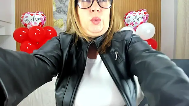 Snapshot of Danna_topless chatting on February 17, 2025, 12:05 pm Danna topless online show from February 17, 2025, 12:05 pm