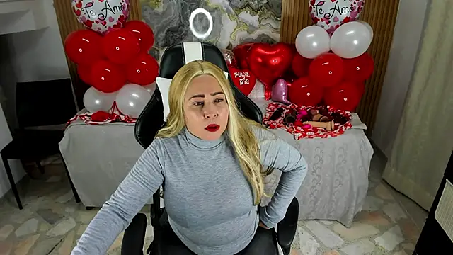 Snapshot of Danna_topless chatting on February 21, 2025, 12:06 pm Danna topless online show from February 21, 2025, 12:06 pm