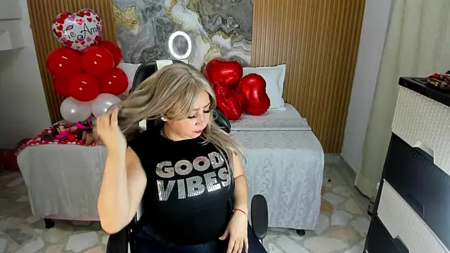 Snapshot of Danna_topless chatting on March 3, 2025, 12:05 pm Danna topless online show from March 3, 2025, 12:05 pm