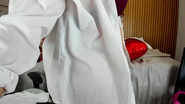 Snapshot of Danna_topless chatting on March 13, 2025, 6:12 pm Danna topless online show from March 13, 2025, 6:12 pm